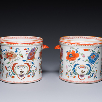 Paire de rafraîchissoirs en porcelaine de Chine famille rose à décor 'Pompadour', Qianlong
