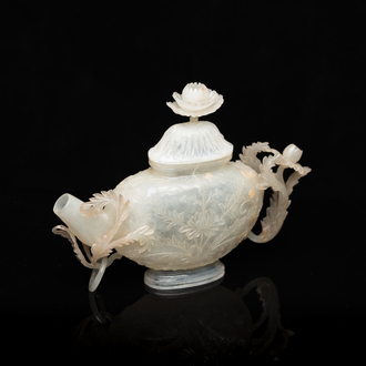 A fine Chinese Mughal style white jade teapot with floral design, 18/19th C.