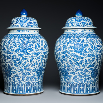 A pair of large Chinese blue and white 'lotus scroll' vases and covers, 19th C.