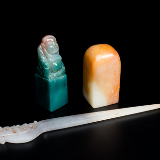 A Chinese white jade hairpin and two jade seal stamps, Qing