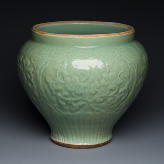 A fine Chinese Longquan celadon vase with floral design, Ming