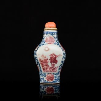Tabatière en porcelaine de Chine en bleu, blanc et rouge de cuivre, marque et époque de Yongzheng