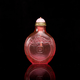 Tabatière en verre rose à décor de chauve-souris, Chine, marque et époque de Qianlong