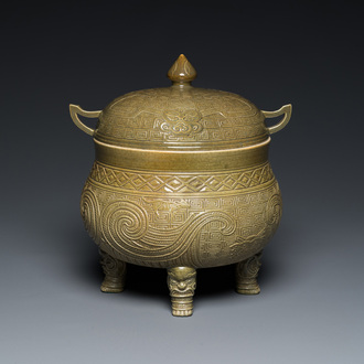 A rare Chinese monochrome teadust-glazed food vessel and cover, 'dui 敦', Hua Ting Shi Zhi 華亭氏製 mark, late 19th C.