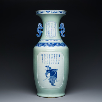 Een zeldzame Chinese blauw-witte Wu Shuang Pu vaas met celadon fondkleur, 19e eeuw