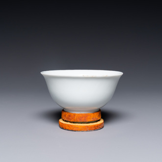 Bol en porcelaine de Chine en blanc monochrome, marque de Jinlu Dajiao Tan Yong 金箓大醮壇用, Jiajing