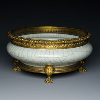 Lave-pinceaux en porcelaine de Chine de type 'ge' aux montures en bronze doré, Qianlong