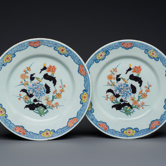 A pair of polychrome Dutch Delft plates with floral chinoiserie design with black accents, 18th C.
