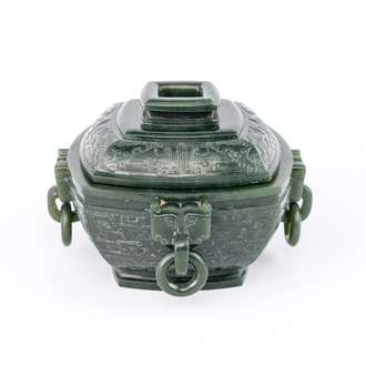 A Chinese spinach jade ritual food vessel and cover, 'Fu 簠', 18/19th C.