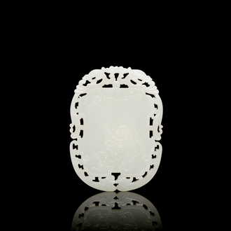 Een Chinese opengewerkte plaque in witte jade, Qing