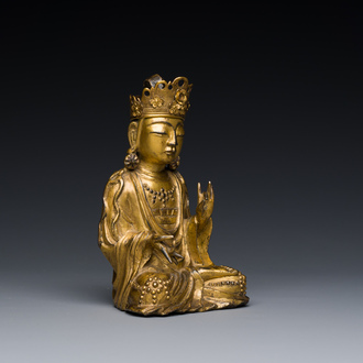 A Korean gilt bronze sculpture of Guanyin, 17th C.
