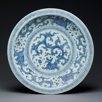 An impressive large Chinese blue and white 'dragon' dish, Ming, 2nd half 15th C.
