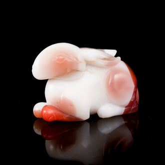 A Chinese agate carving of a rabbit, Qing