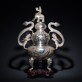 A large Chinese silver tripod censer, Shanghai Xinfengxiang 上海新鳳祥 mark, dated 1925