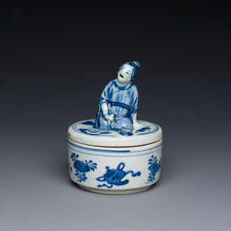 A Chinese blue and white ko-sometsuke incense burner for the Japanese market with a pipe smoker on the lid, Transitional period