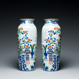 A pair of Chinese wucai rouleau vases, 19/20th C.
