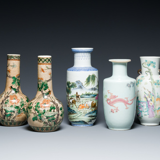 Cinq vases en porcelaine de Chine famille rose et verte, 19/20ème