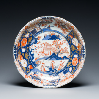 Een Japanse Imari schotel met een landschap, Edo, 17e eeuw