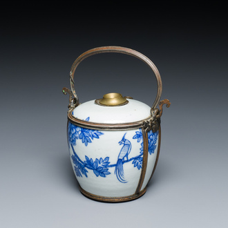 A Chinese blue and white 'Bleu de Hue' water pipe for the Vietnamese market, 19th C.