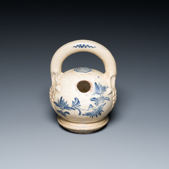 A Vietnamese blue and white Bat Trang stoneware lime pot with floral design, 19th C.