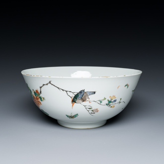 Bol en porcelaine de Chine famille verte à décor d'un oiseau et d'insectes, marque de Guangxu, 19/20ème