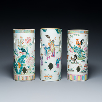 Trois porte-chapeaux ajourés en porcelaine de Chine famille rose, 19ème