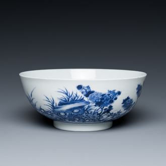 A fine Chinese blue and white floral bowl, Qianlong/Jiaqing