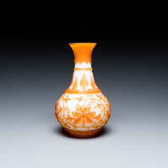 A Chinese overlay Beijing glass bottle vase with lotus scrolls in yellow on white, 19t/20h C.