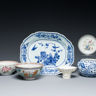 A varied collection of Chinese porcelain, 18/19th C.