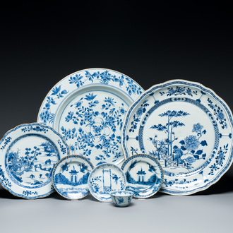 Zeven stukken Chinees blauw-wit porselein, Kangxi/Qianlong