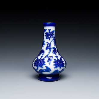 A Chinese overlay Beijing glass bottle vase with lotus scrolls in blue on white, 19th C.