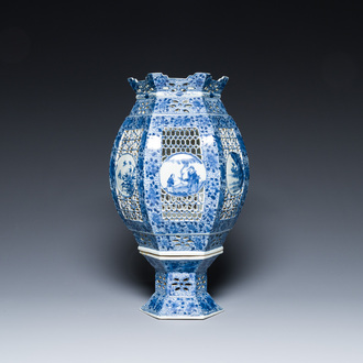 A large Chinese blue and white reticulated lantern on stand, 19/20th C.