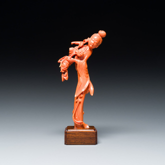 A Chinese red coral figure of a lady holding a flowering branch, 19/20th C.
