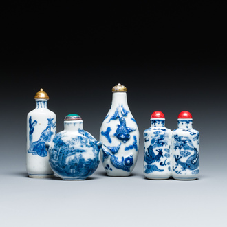 Vier Chinese blauw-witte snuifflessen, 19/20e eeuw