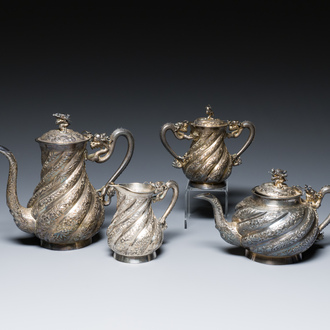 Een Chinees vierdelig zilveren theeservies, Jiu Jiang Qing He Huan 九江 慶和 煥 merk, 19e eeuw