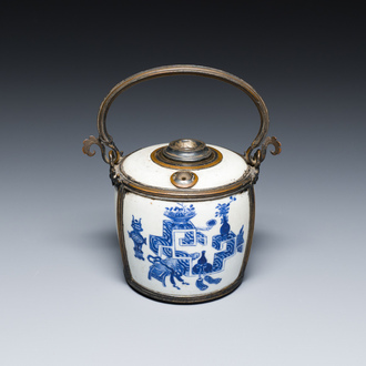 A Chinese blue and white 'Bleu de Hue' waterpipe for the Vietnamese market, Tho mark, 19th C.