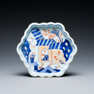 A Chinese Imari-style tray with vertical rim, Kangxi/Yongzheng