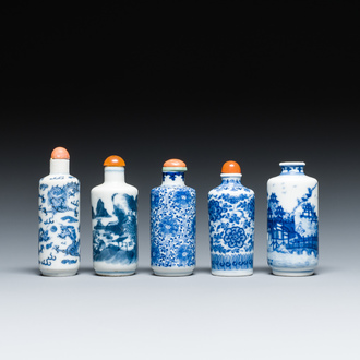 Five Chinese blue and white snuff bottles, 19/20th C.