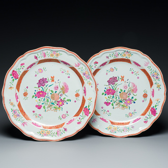 A pair of Chinese famille rose dishes with floral design, Qianlong
