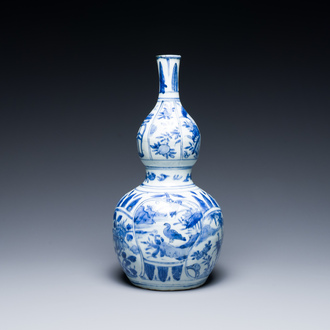 Vase de forme double gourde en porcelaine de Chine en bleu et blanc de type kraak, Wanli