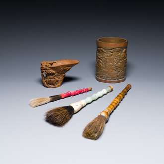 A Chinese bamboo libation cup, a brush pot and three brushes, 19/20th C.