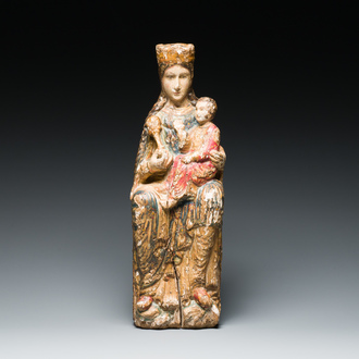 Een gepolychromeerde houten Sedes Sapientiae sculptuur, wellicht Frankrijk, 15e eeuw