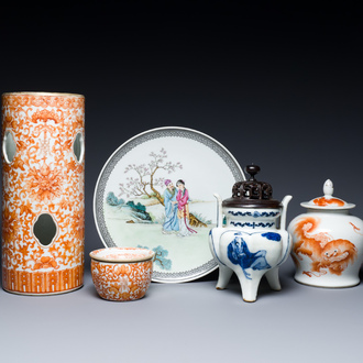 A varied collection of Chinese blue, white, iron-red and famille rose porcelain wares, 19/20th C.