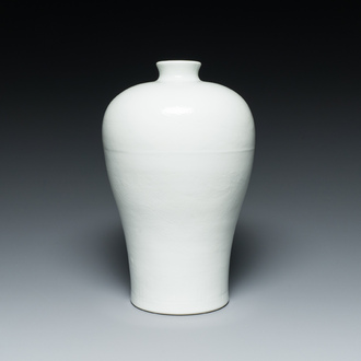 A Chinese monochrome white-glazed 'meiping' vase with anhua dragon design, 19th C.