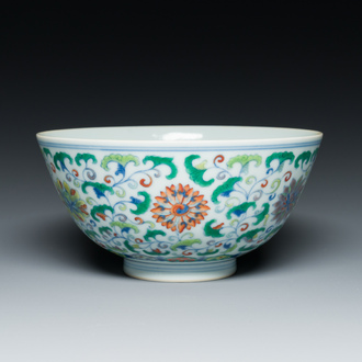 A Chinese doucai bowl with floral design, Yongzheng mark, 19/20th C.