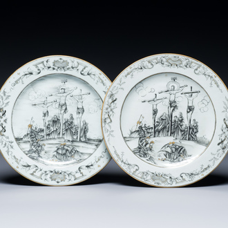A pair of Chinese grisaille 'Crucifixion' plates, Qianlong