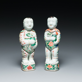 Een paar Chinese famille verte 'Hehe Er Xian' figuren, Kangxi