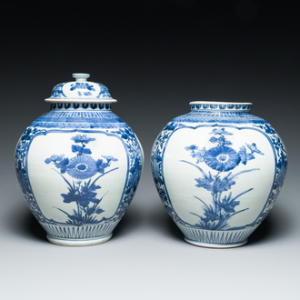 A pair of Japanese blue and white Arita jars with floral design, Edo, late 17th C.