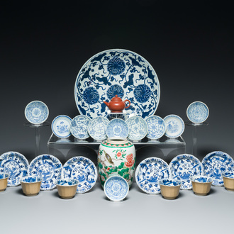 Een diverse collectie Chinees porselein, 18/19e eeuw