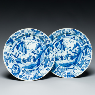 A pair of fine Dutch Delft blue and white chinoiserie plates, 17/18th C.
